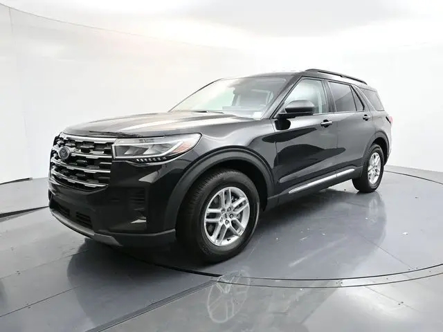 2025 Ford Explorer photo 3