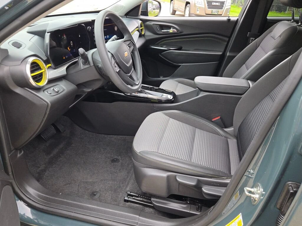 2025 Chevrolet Trax LT - Photo 26