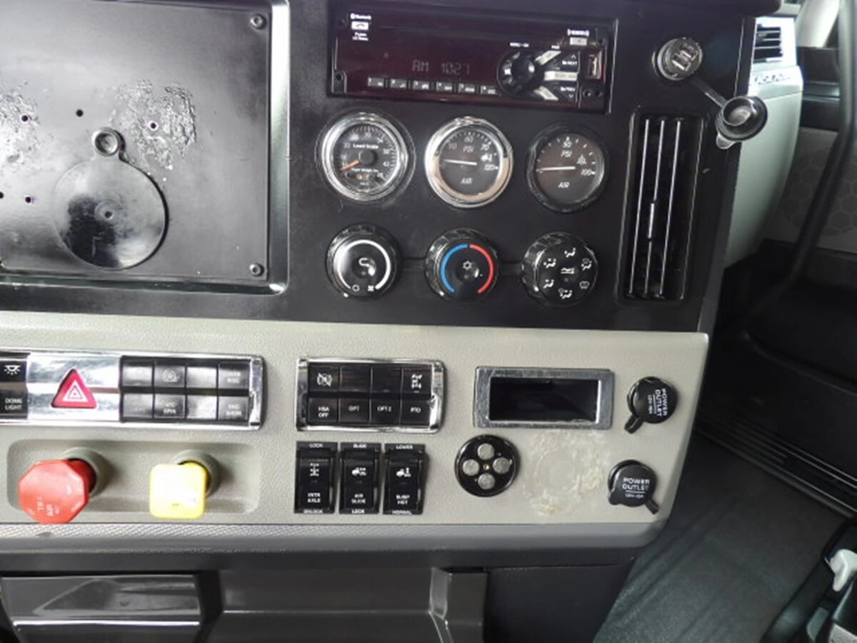 2020 Freightliner Cascadia - image 15