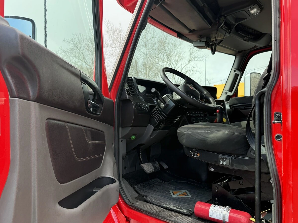 2020 International HV - image 11