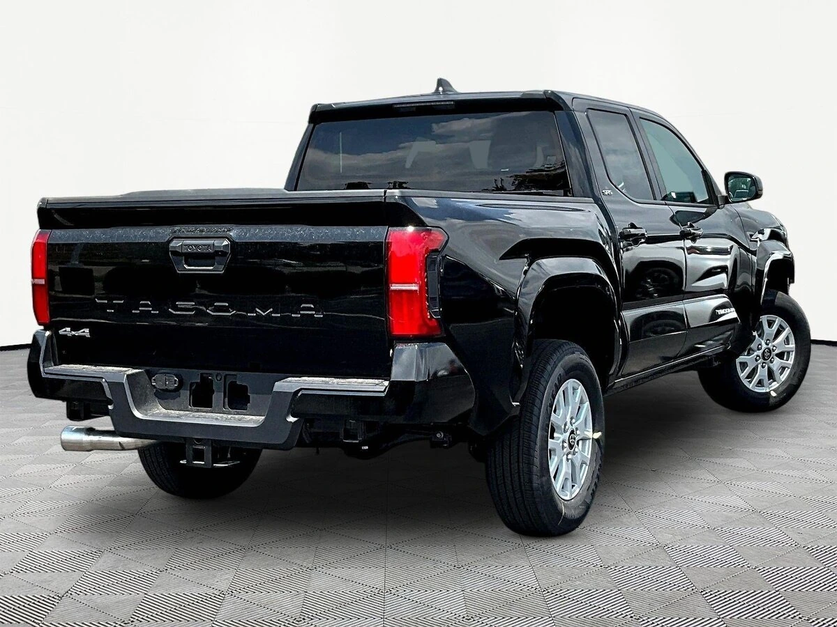2026 Toyota Tacoma SR5 - Photo 6