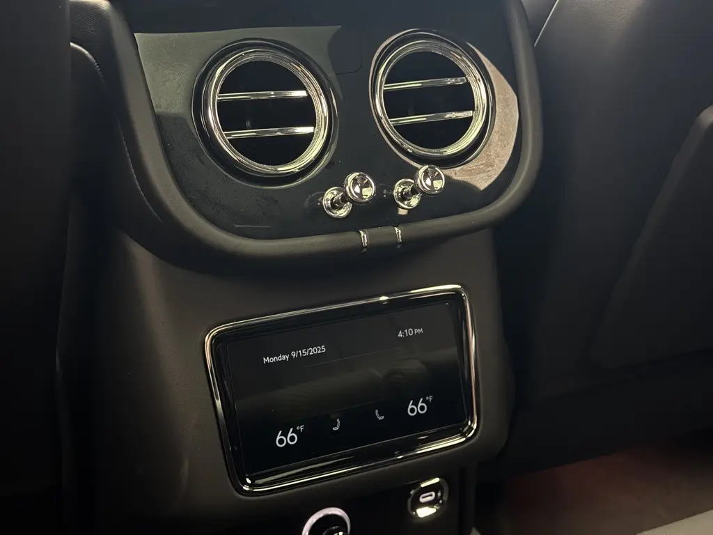 2025 Bentley Bentayga Azure photo 47