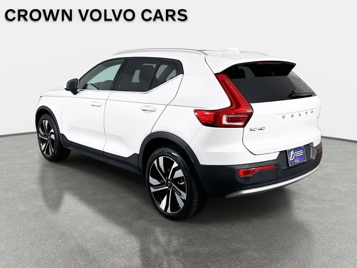 2023 Volvo - image 7