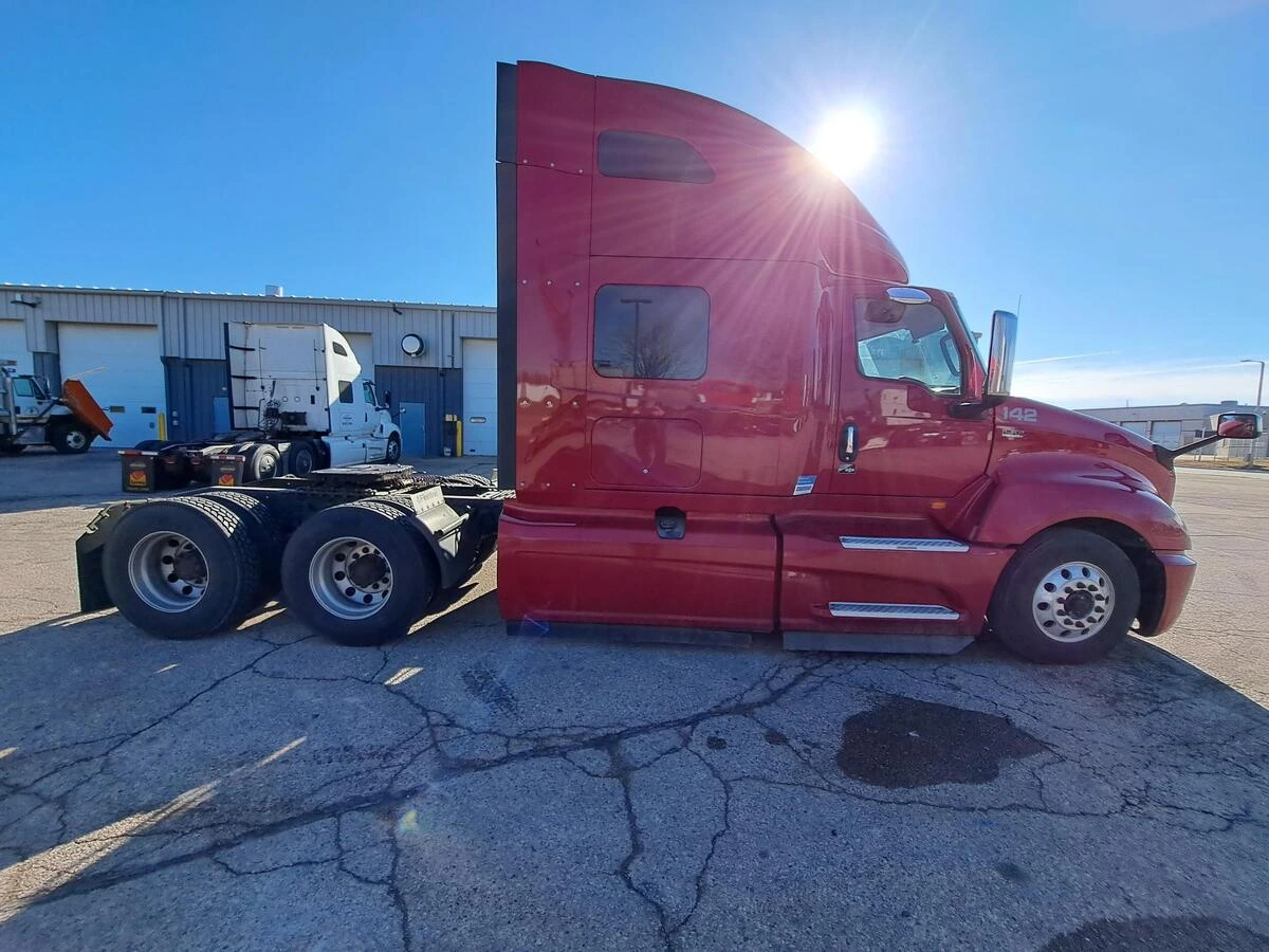 2018 International LT — photo 8