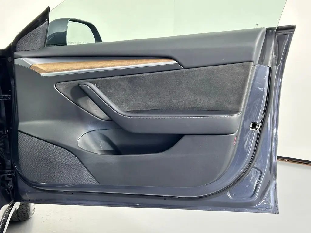 2022 Tesla Model 3 Long Range photo 9