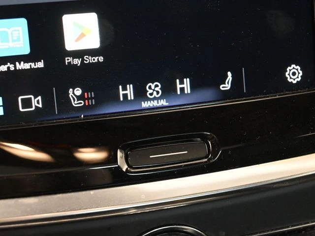 2025 Volvo - image 23