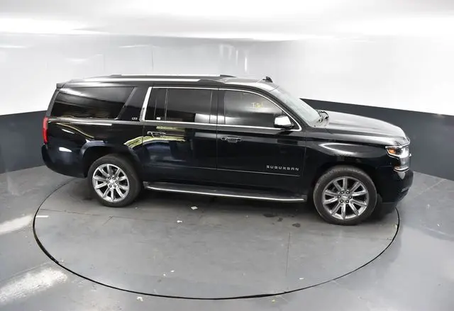 2016 Chevrolet Suburban LTZ photo 35