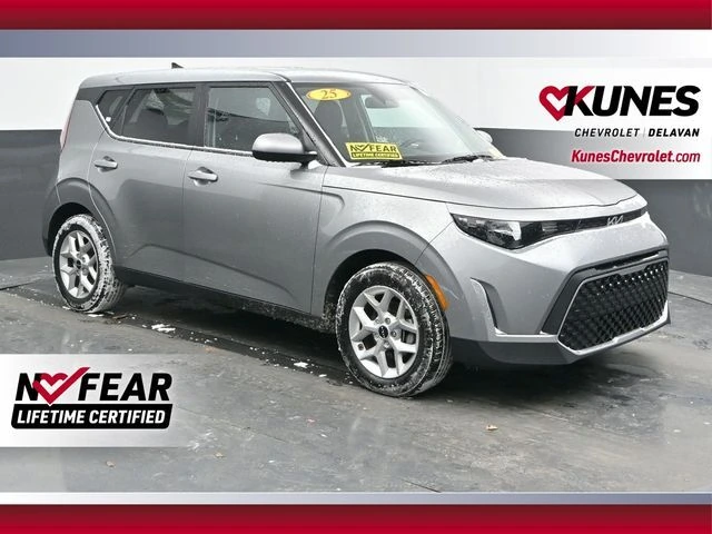 2025 Kia Soul LX's photo