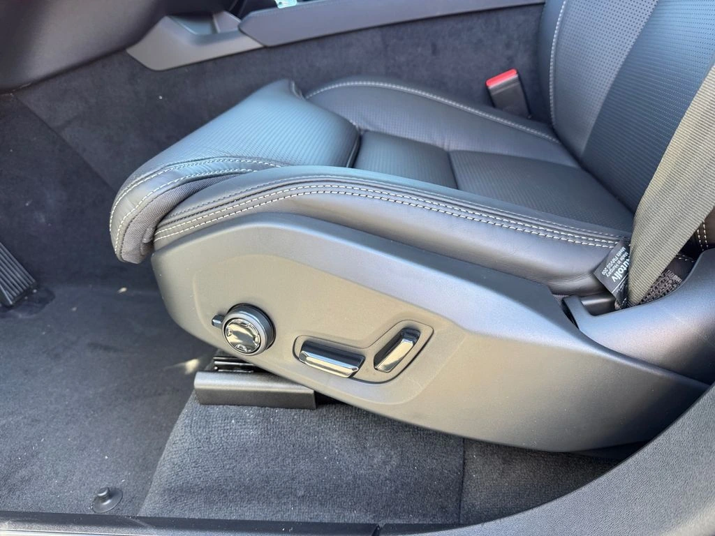 2026 Volvo - image 15