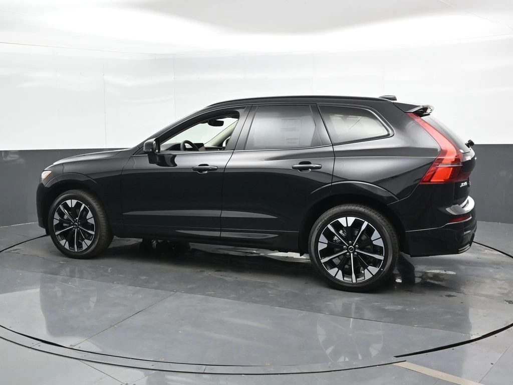 2026 Volvo XC60 Plus - Photo 8