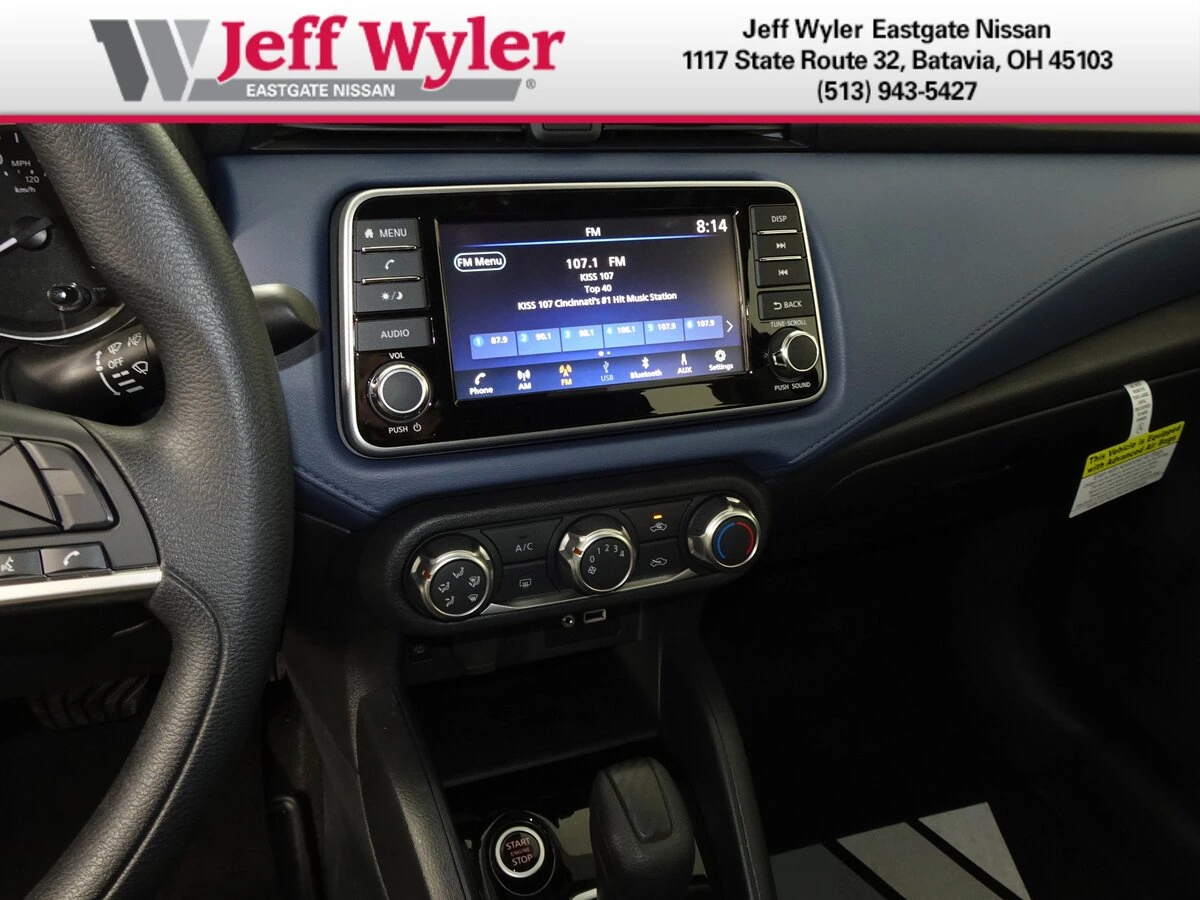 2025 Nissan Versa Sedan SV - Photo 8