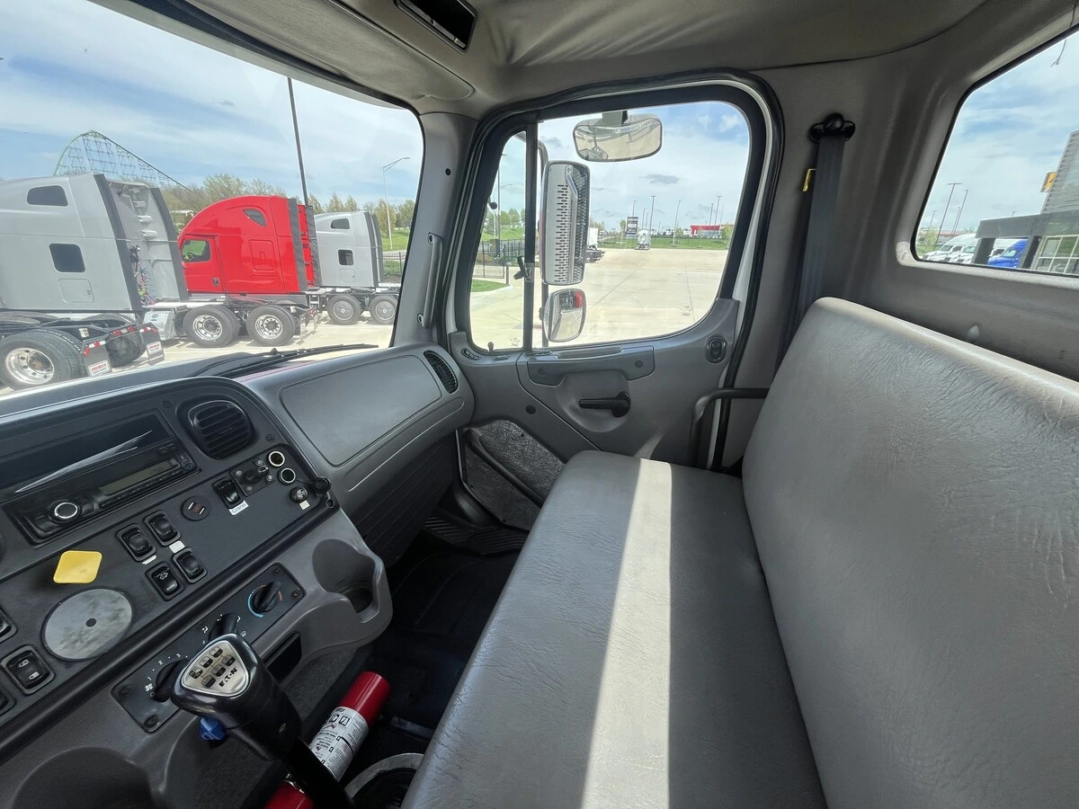 2017 Freightliner 114SD - image 21