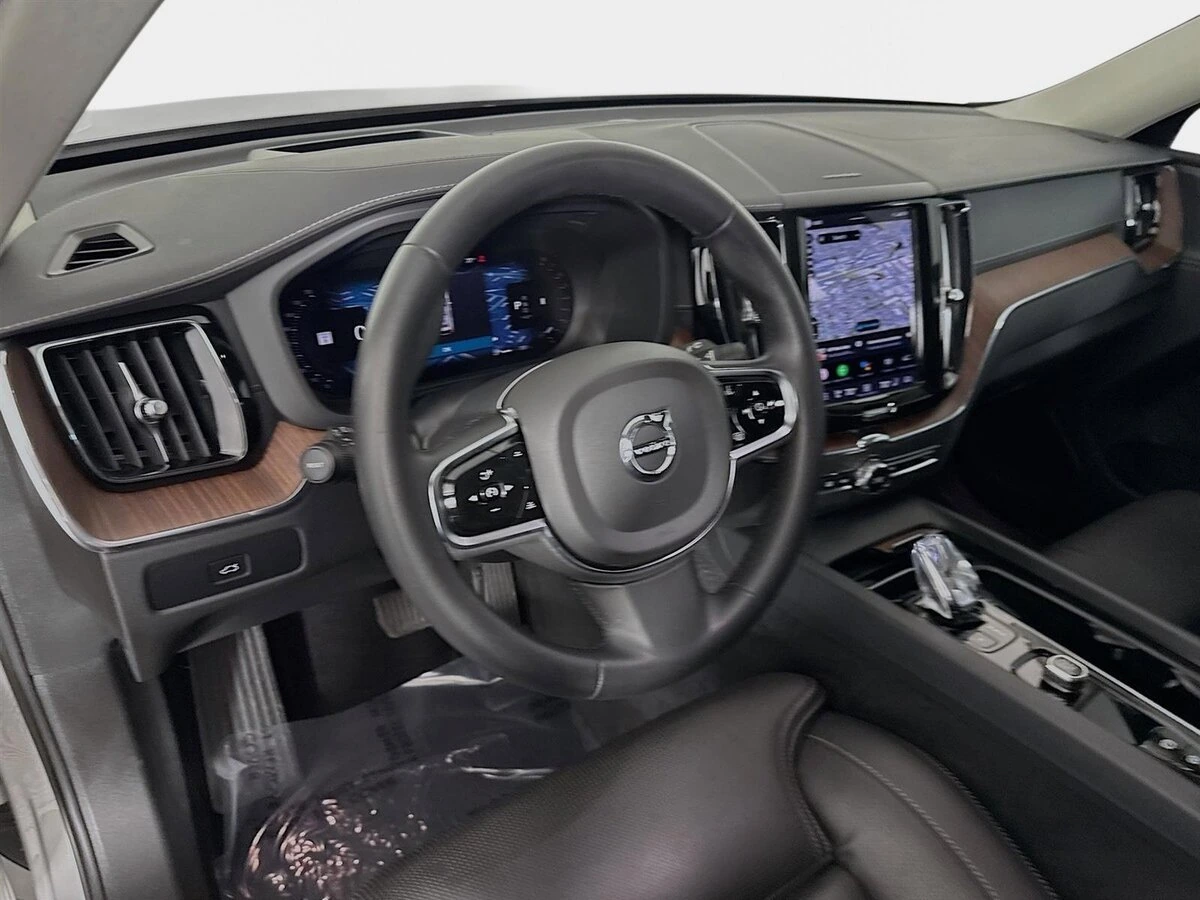 2023 Volvo - image 9