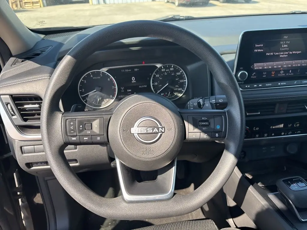 2024 Nissan Rogue SV photo 15