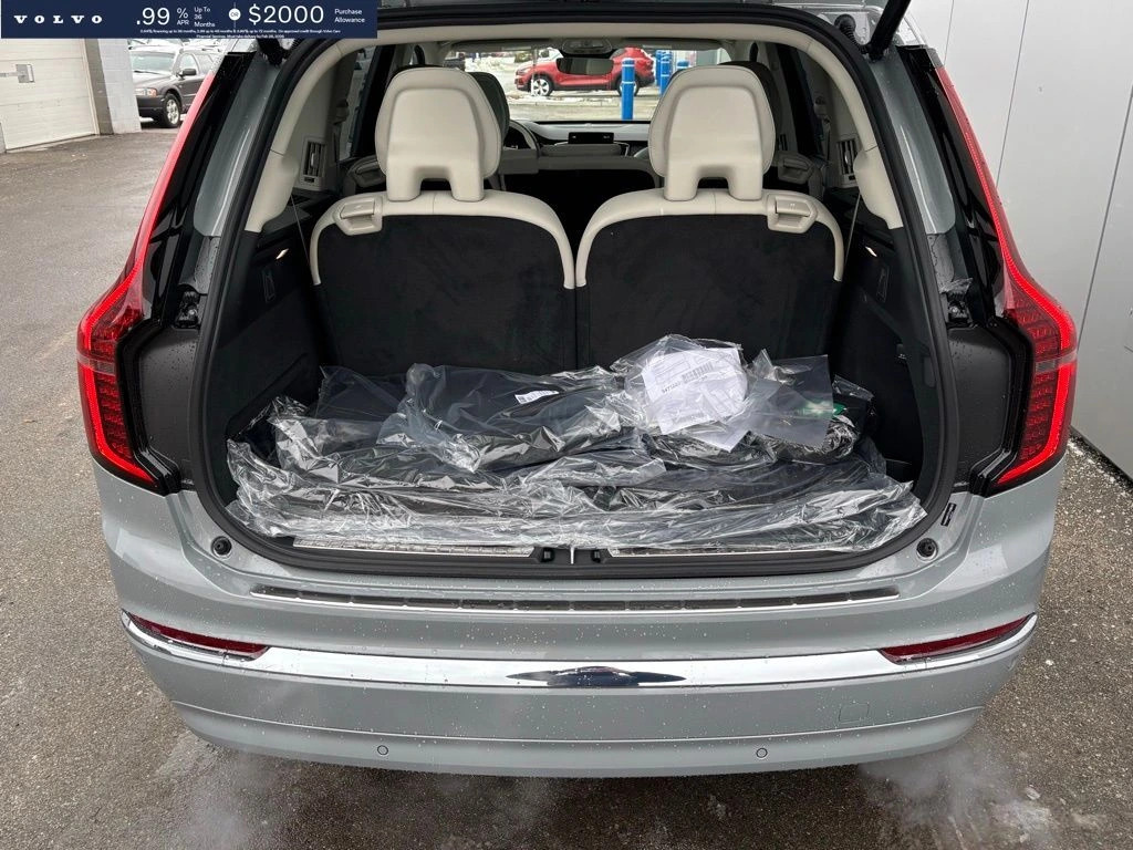 2026 Volvo - image 17