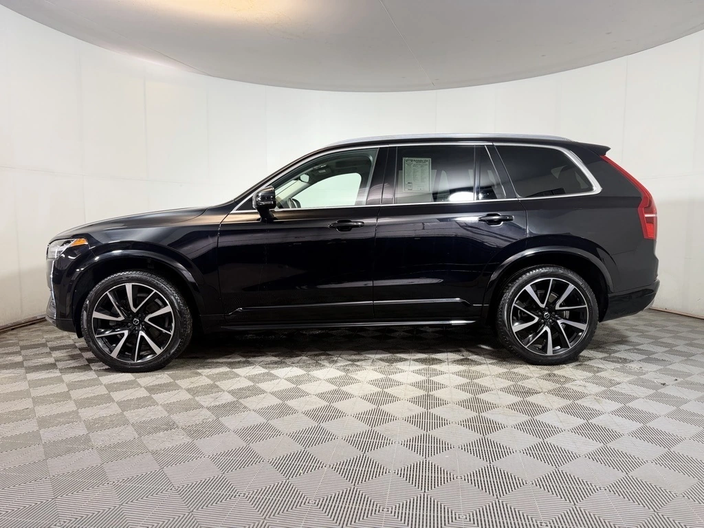 2020 Volvo - image 3