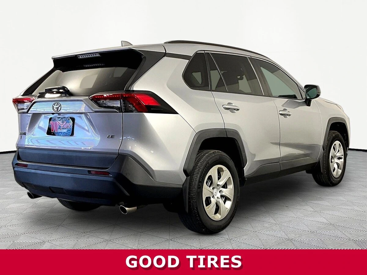 2019 Toyota RAV4 LE - Photo 6