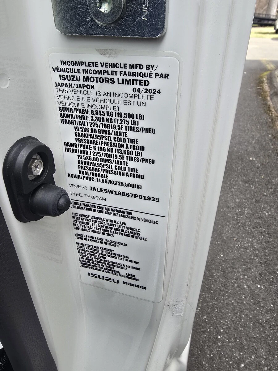 2025 Isuzu NRR - image 10