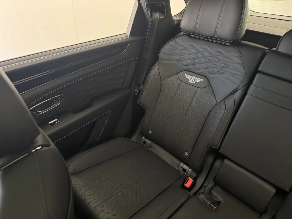 2025 Bentley Bentayga Azure photo 40