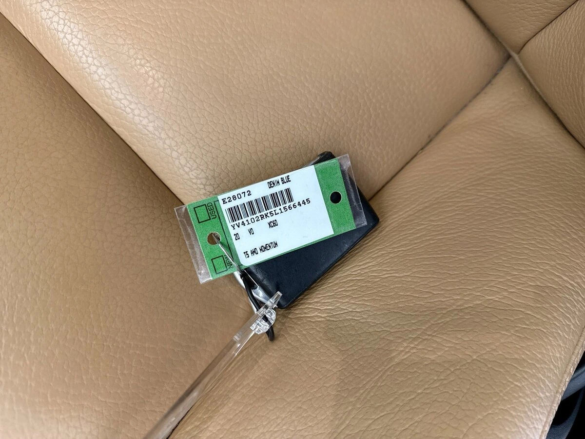 2020 Volvo - image 12