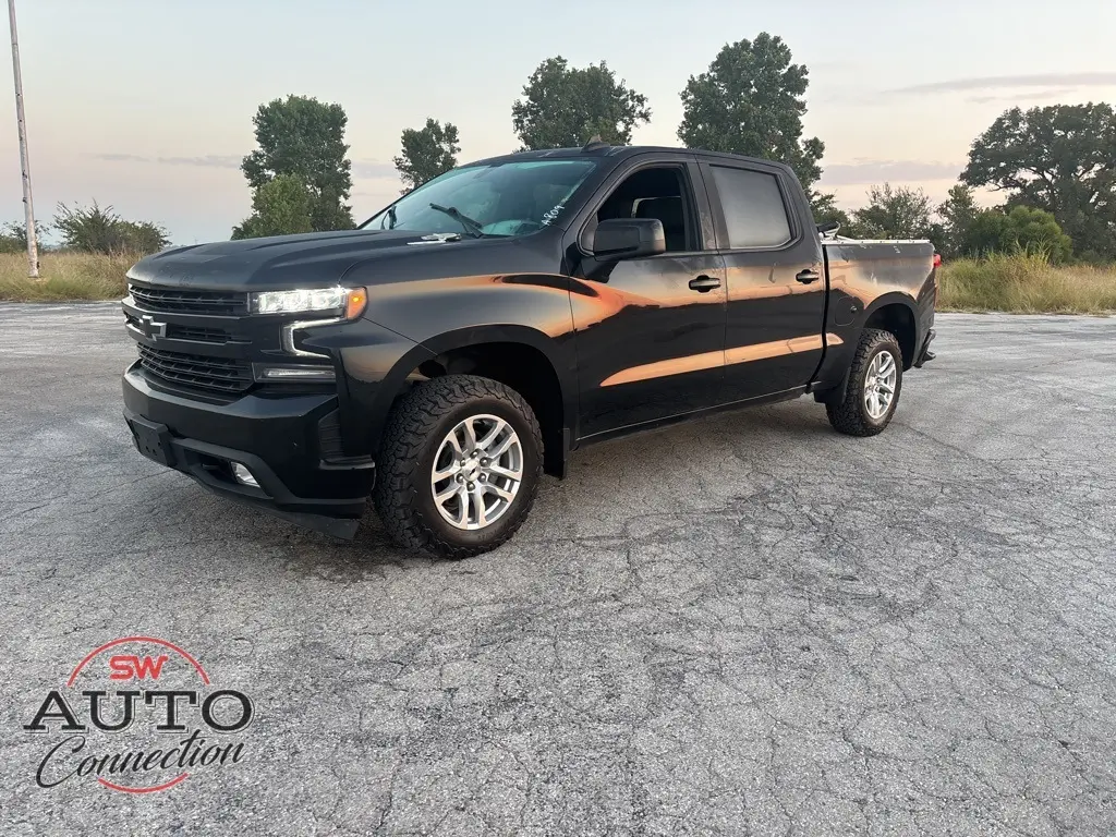 2020 Chevrolet Silverado 1500 RST photo 2