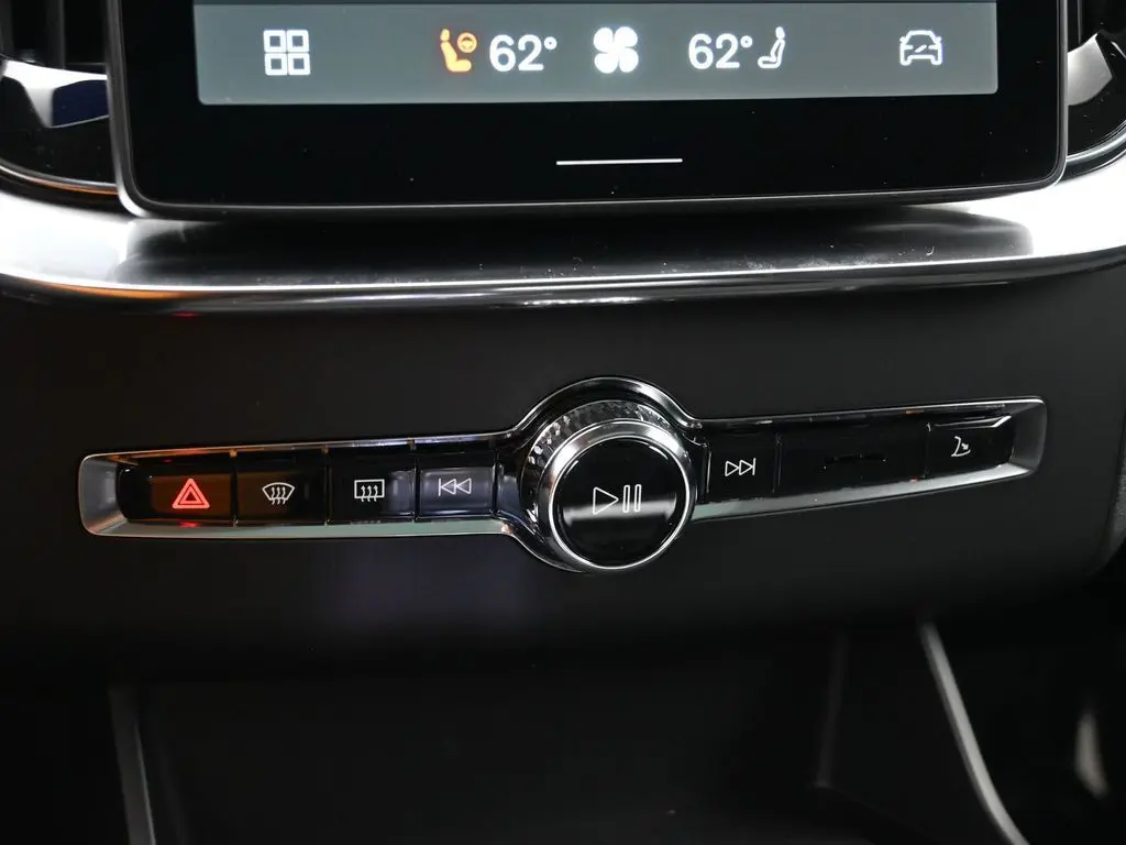 2026 Volvo - image 16