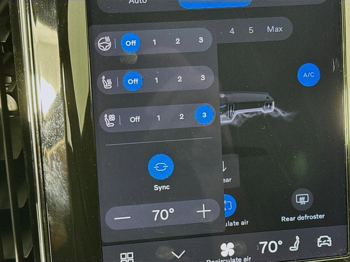 2023 Volvo - image 23