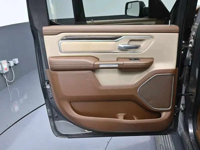 2019 Ram 1500 Laramie photo 9