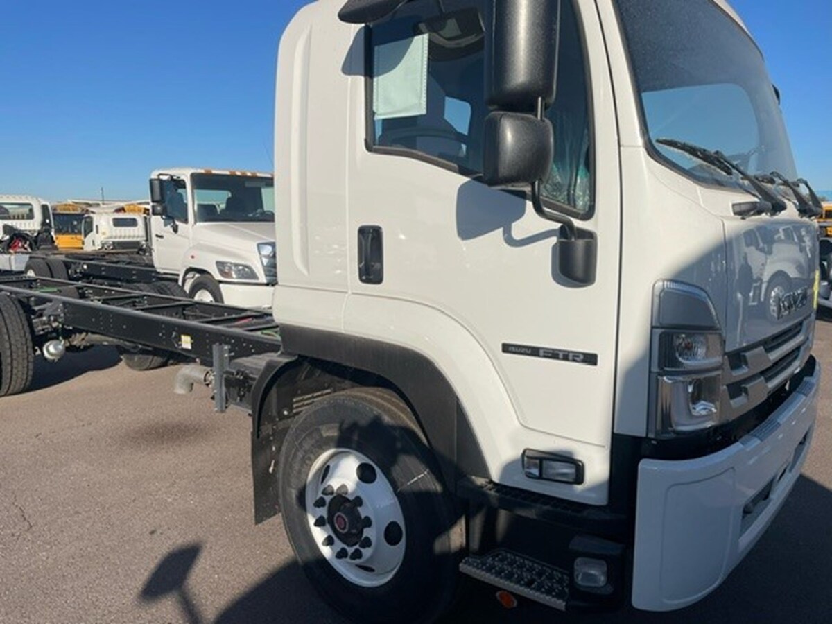 2025 Isuzu FTR in Flagstaff, AZ — photo 3
