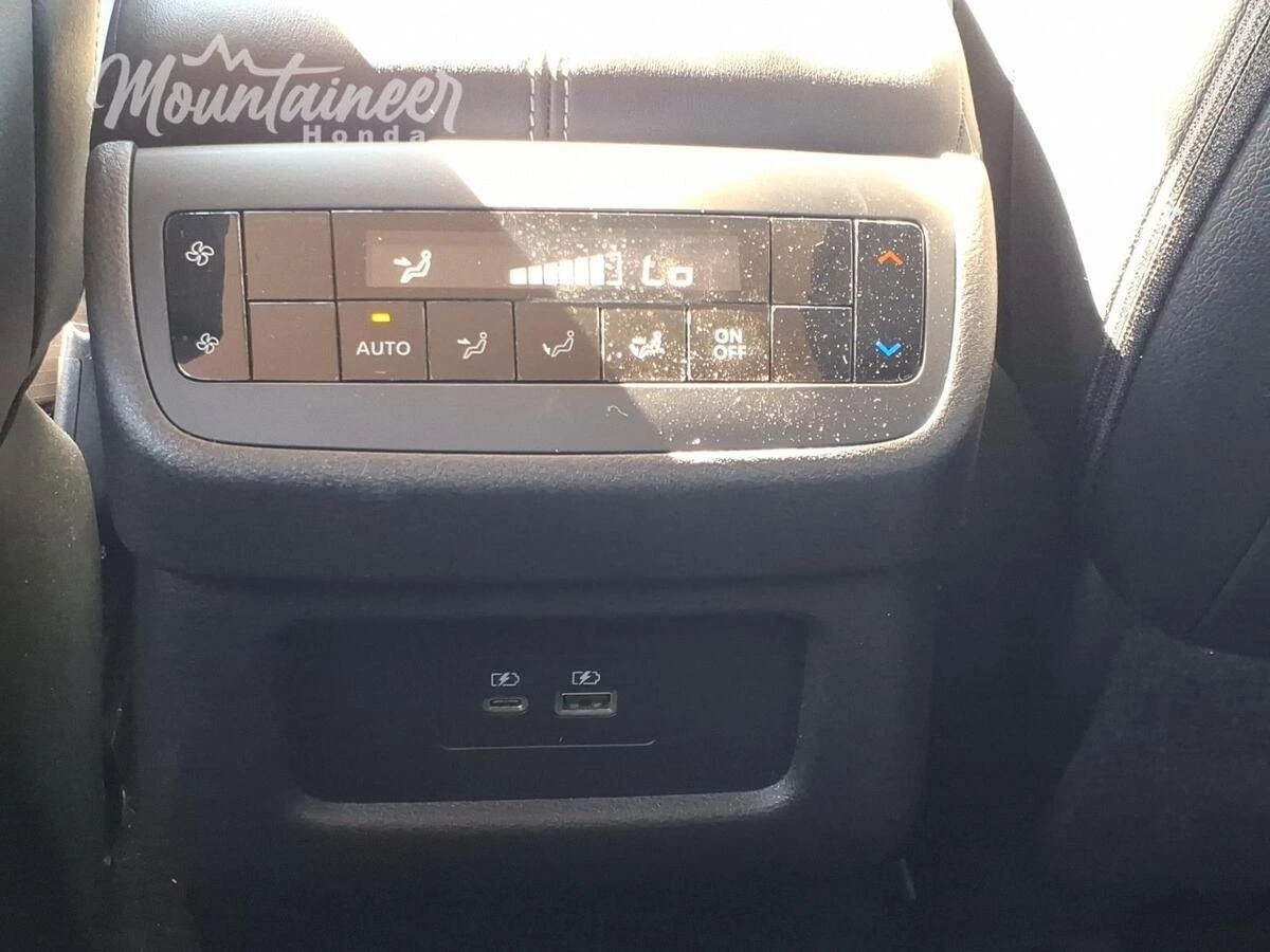 2025 Nissan Pathfinder SL - Photo 37