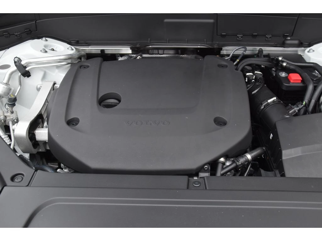 2026 Volvo - image 25