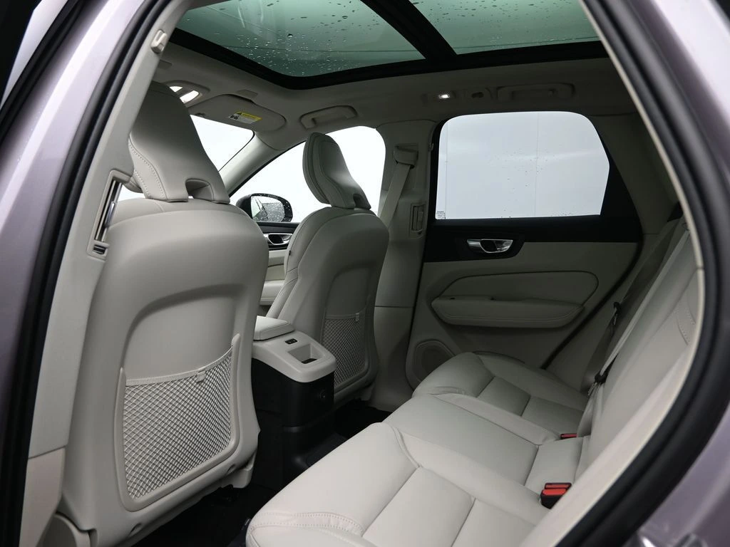 2026 Volvo - image 23