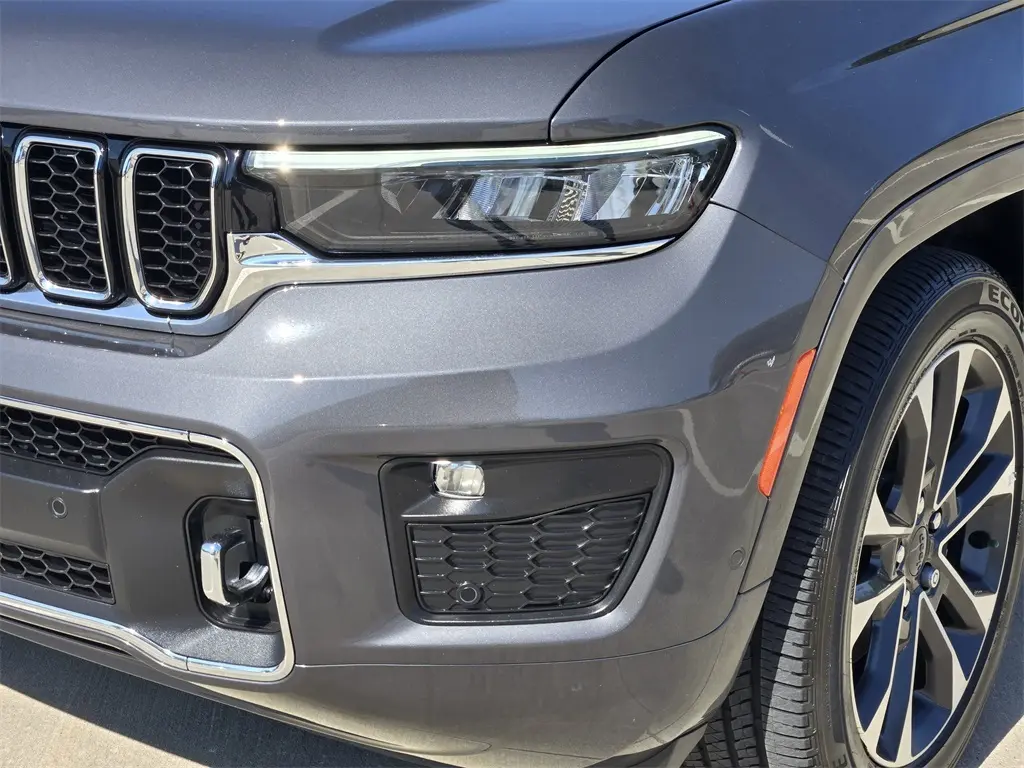 2024 Jeep Grand Cherokee Overland photo 7