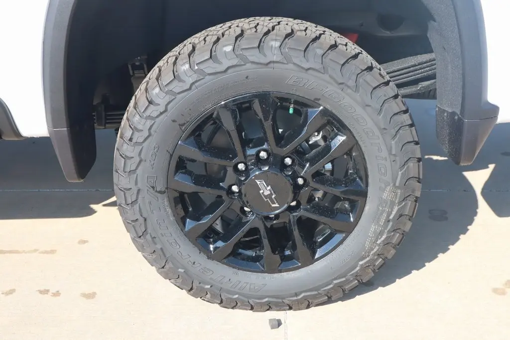 2026 Chevrolet Silverado 2500HD LTZ photo 18