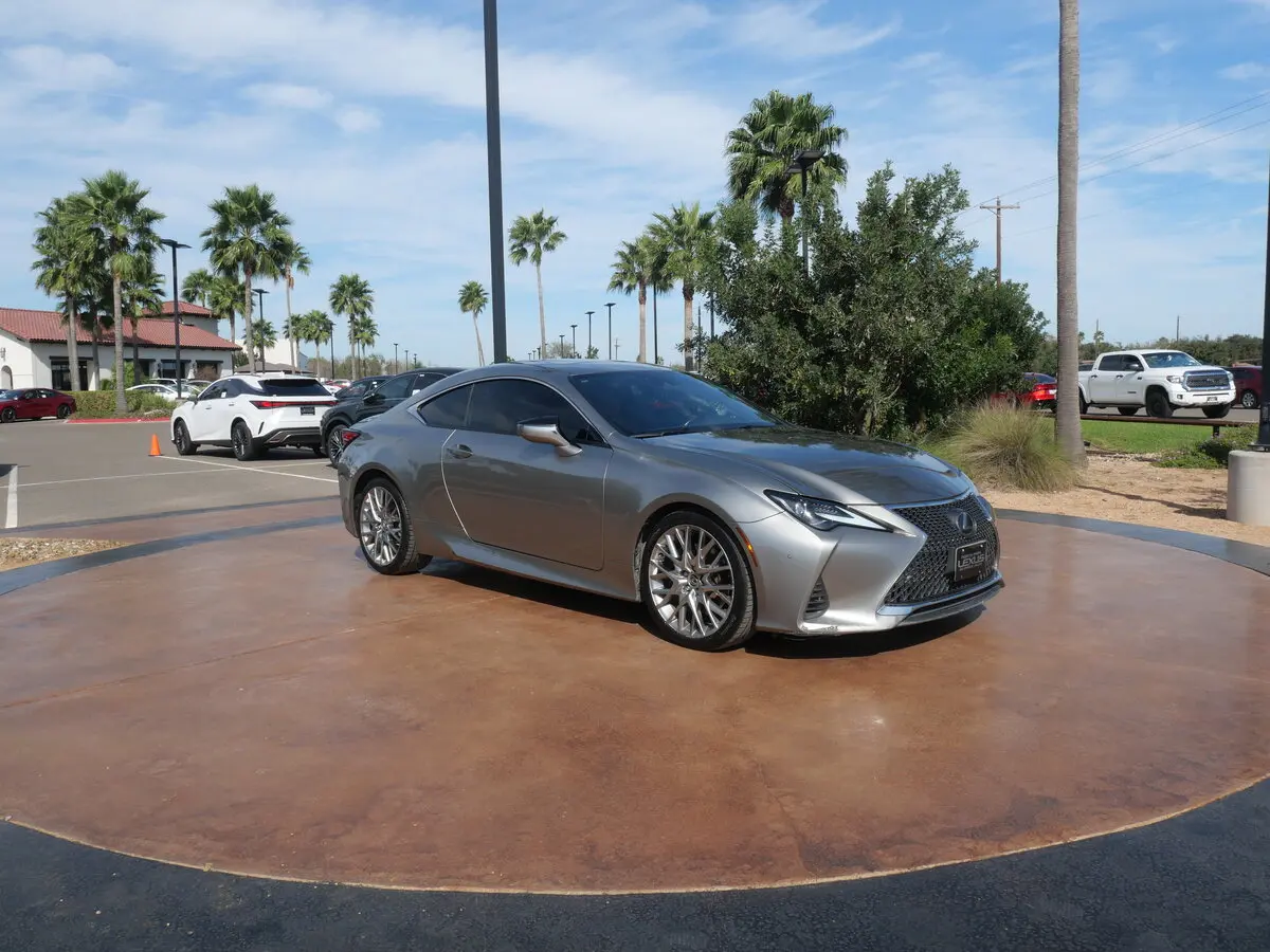 2021 Lexus RC 350's photo