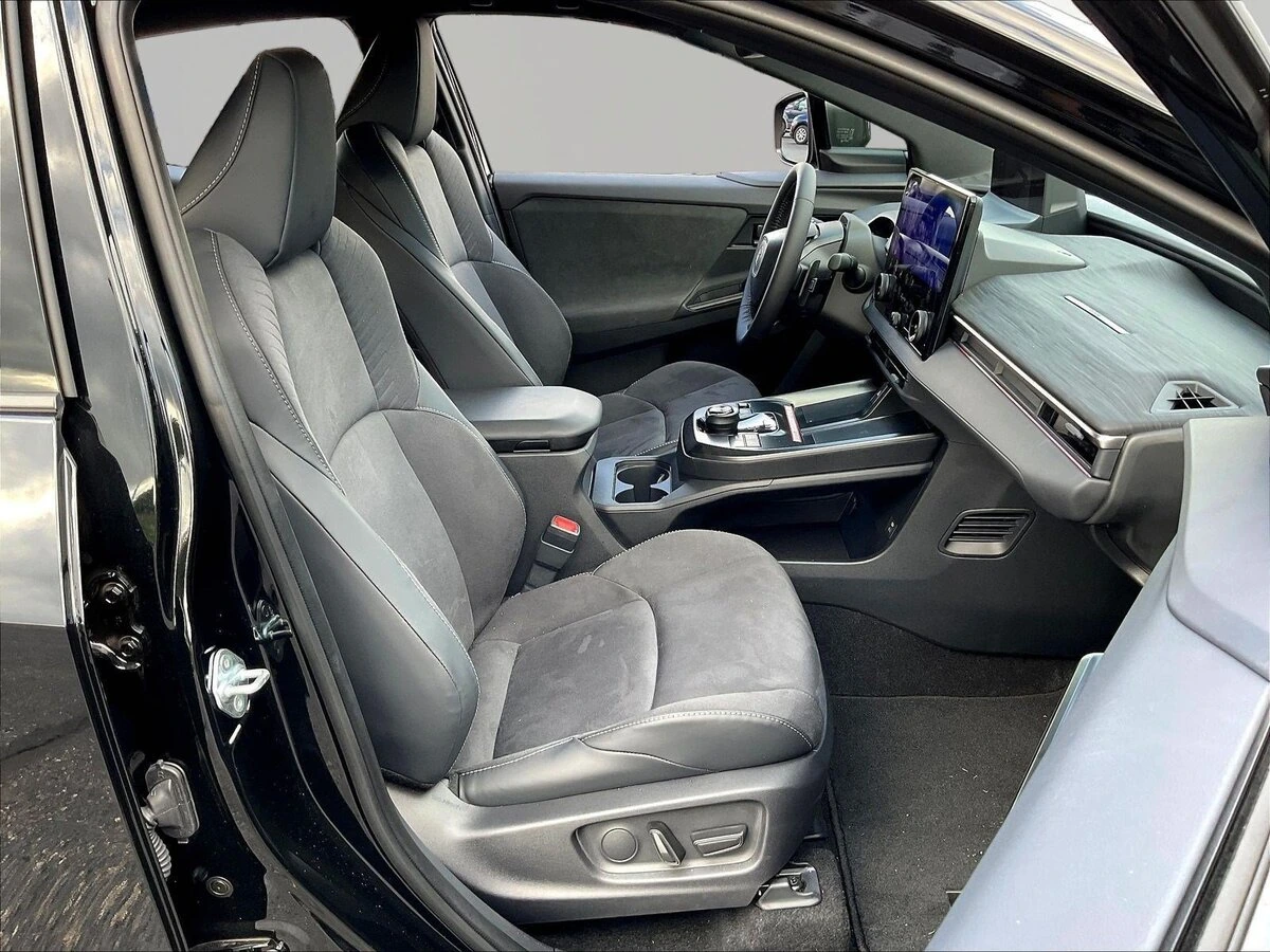 2026 Toyota C-HR XSE - Photo 18