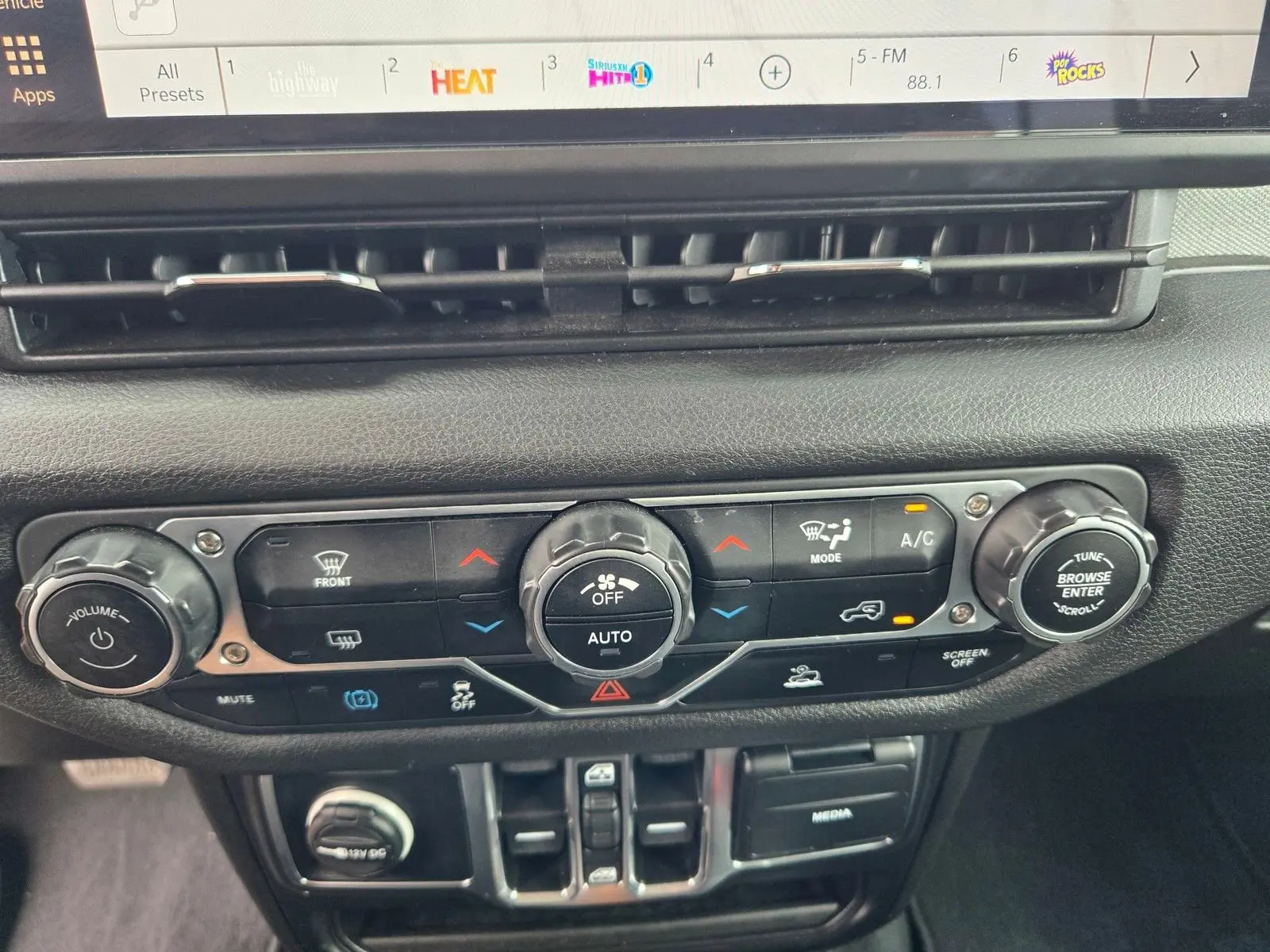 2024 Jeep Wrangler 4xe Sport S photo 19