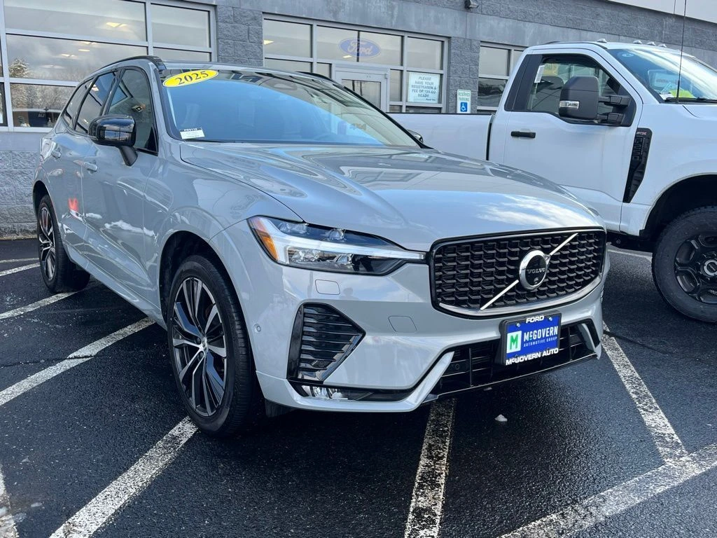 2025 Volvo - image 10