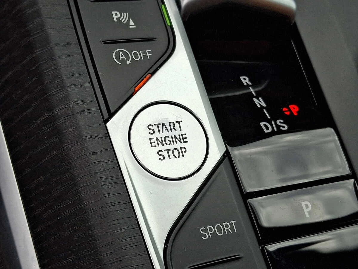 2025 BMW 3 Series 330i - Photo 20