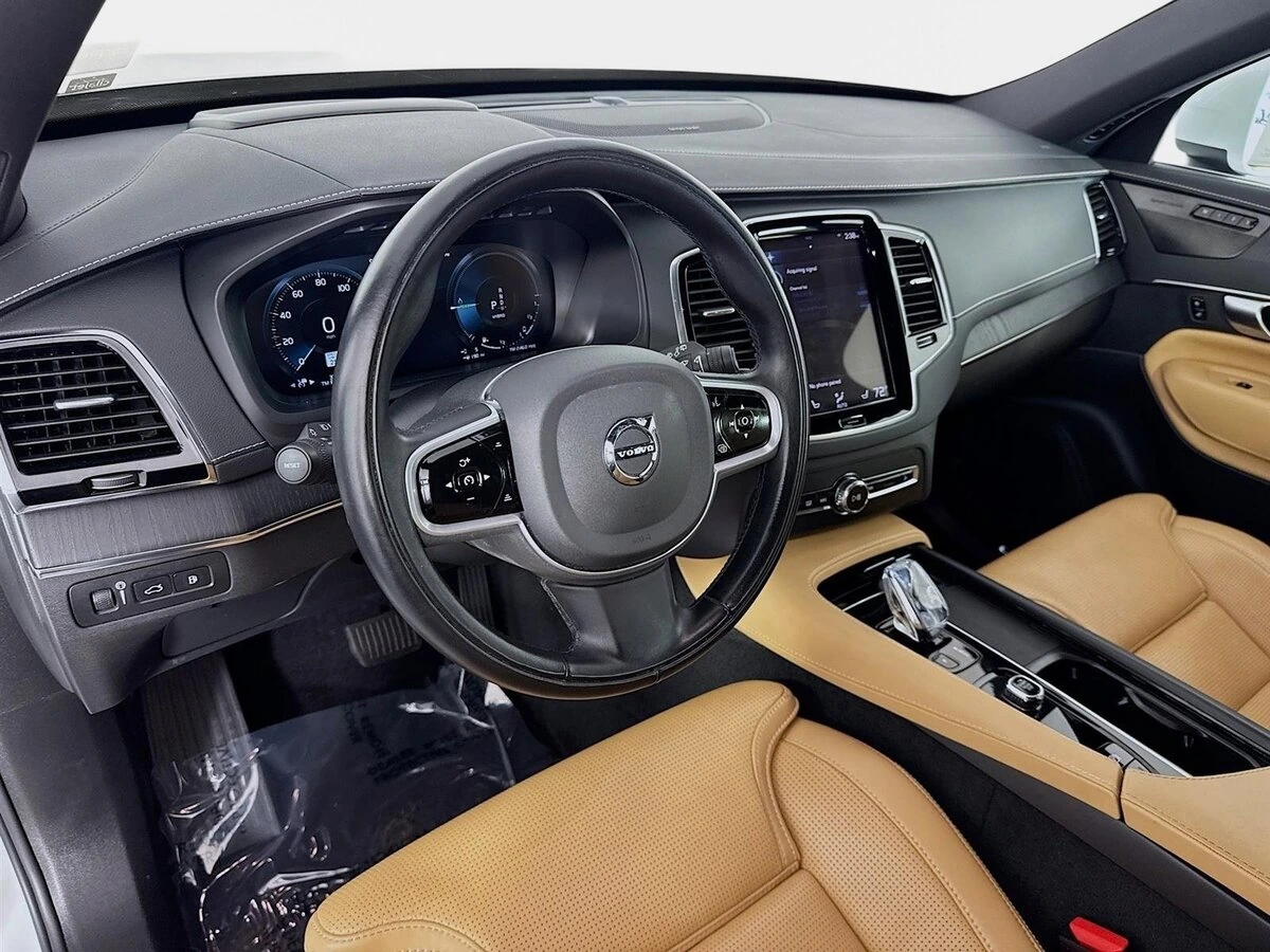 2022 Volvo - image 9