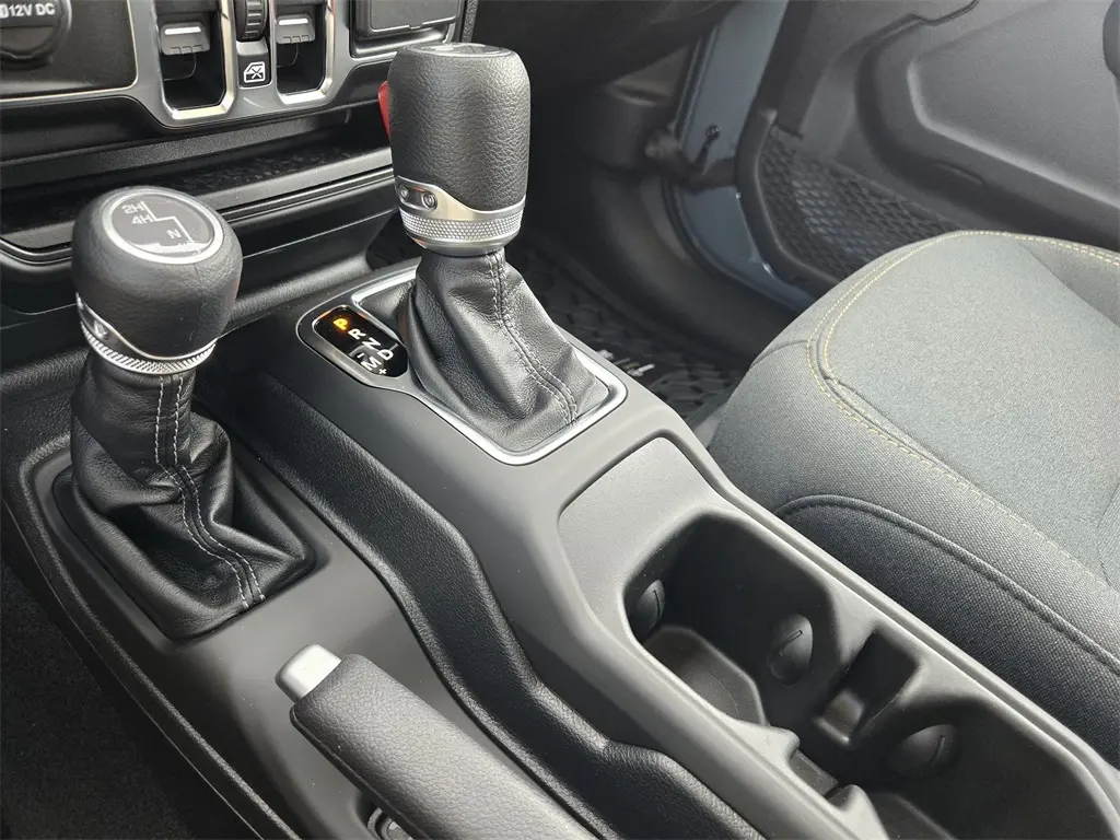 2025 Jeep Wrangler Sport photo 14