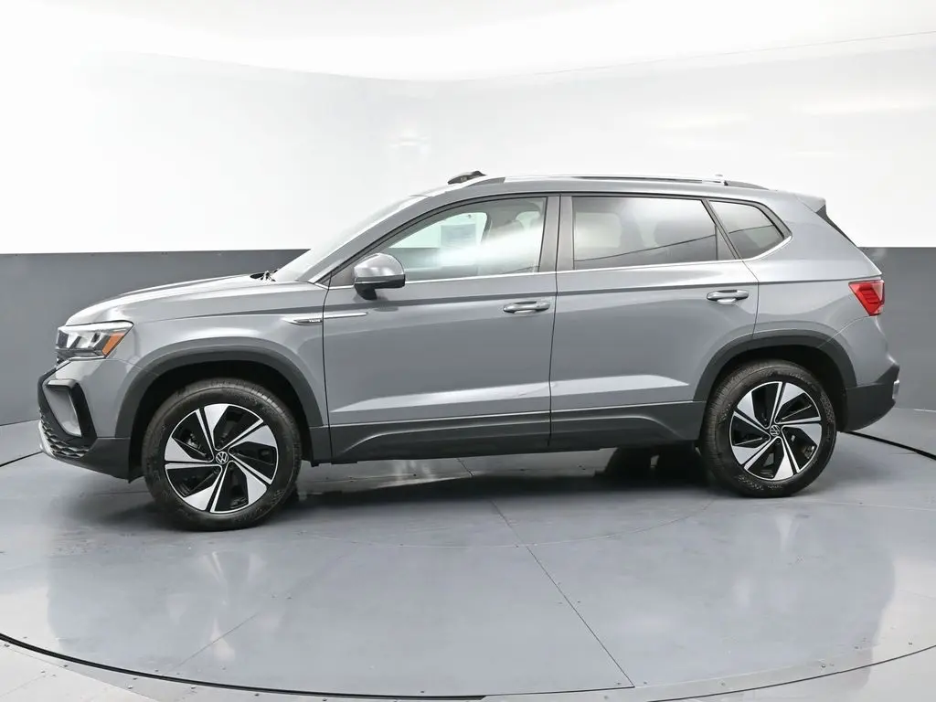 2024 Volkswagen Taos SE photo 4