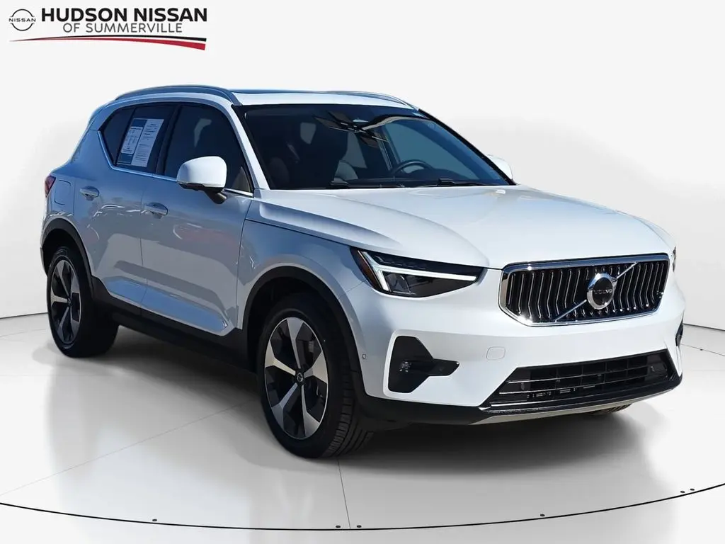 2023 Volvo XC40 Plus's photo