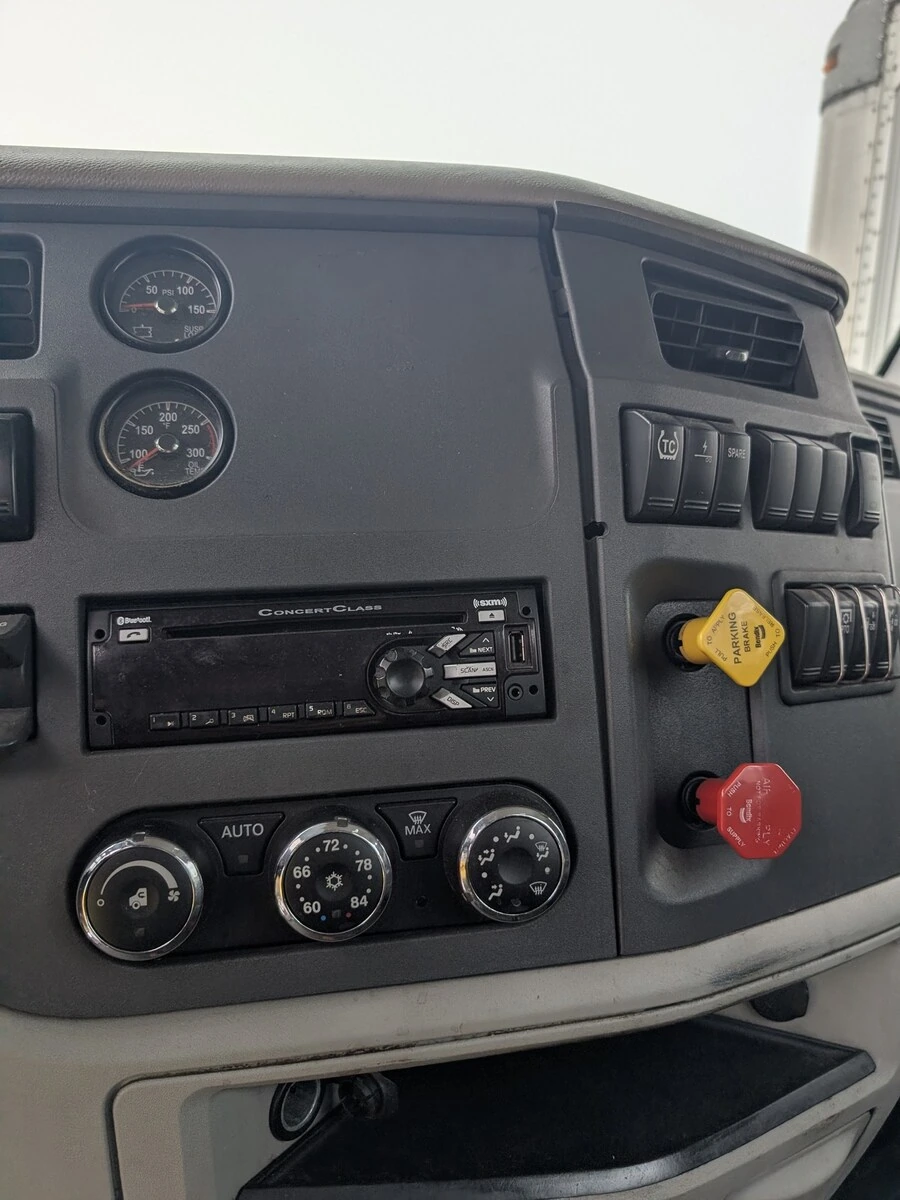 2020 Peterbilt 579 in Warminster, PA — photo 5