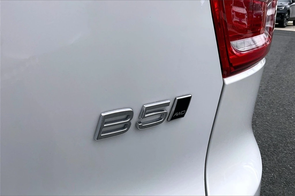 2023 Volvo - image 24