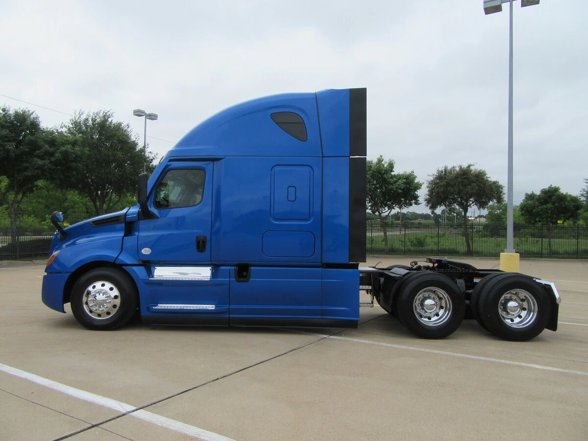2022 Freightliner Cascadia — photo 6