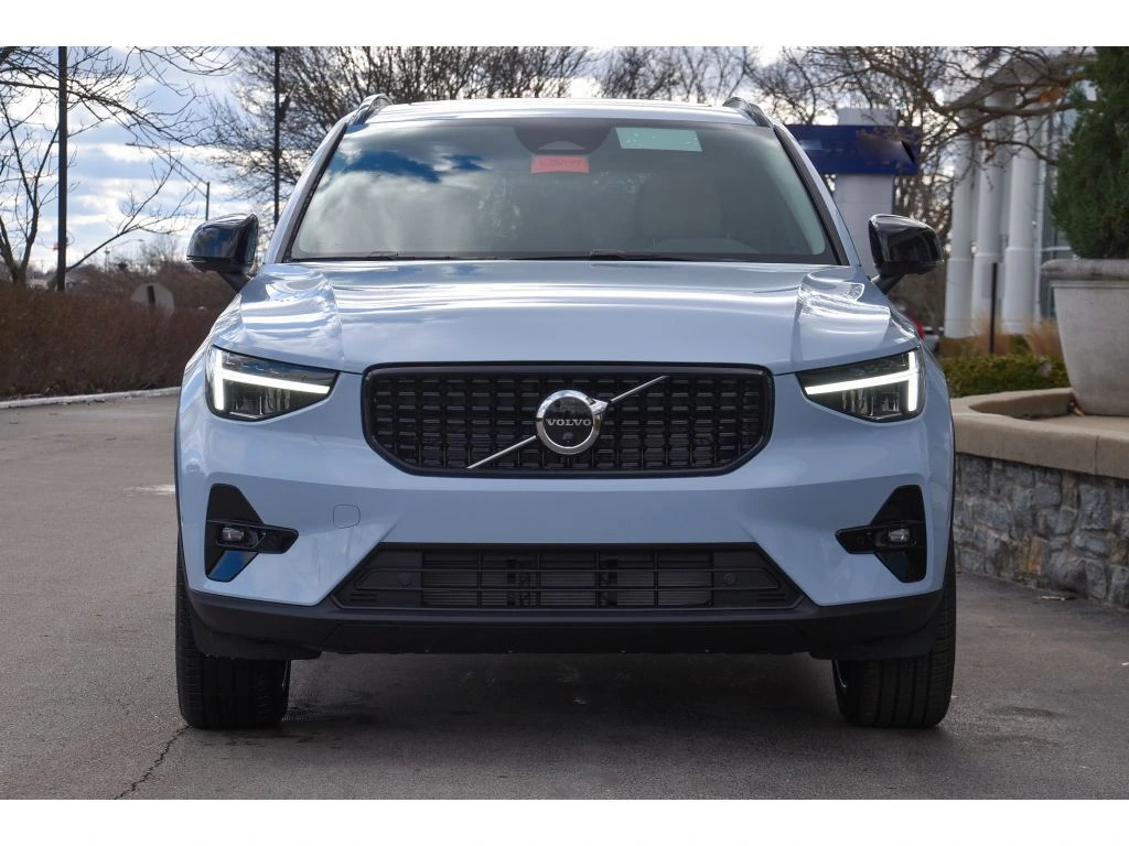 2026 Volvo - image 8