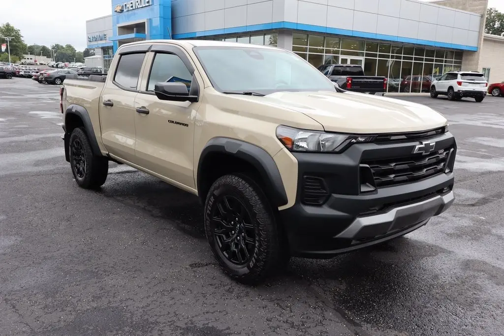 2023 Chevrolet Colorado Trail Boss photo 2