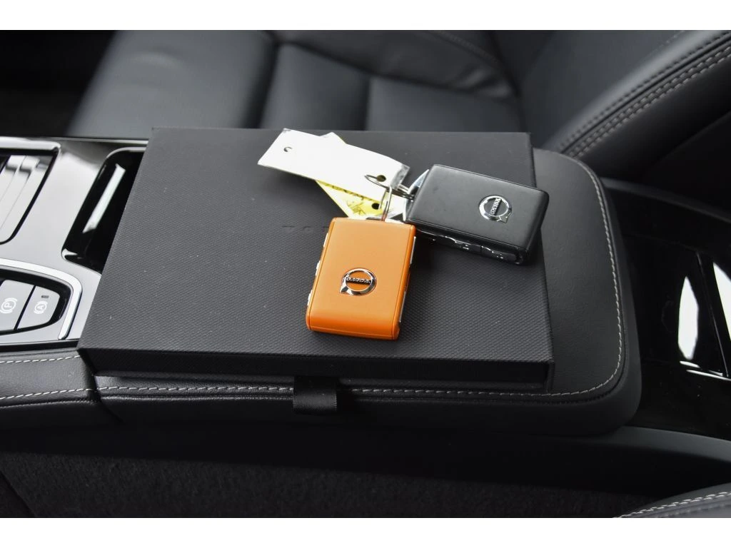 2024 Volvo - image 35