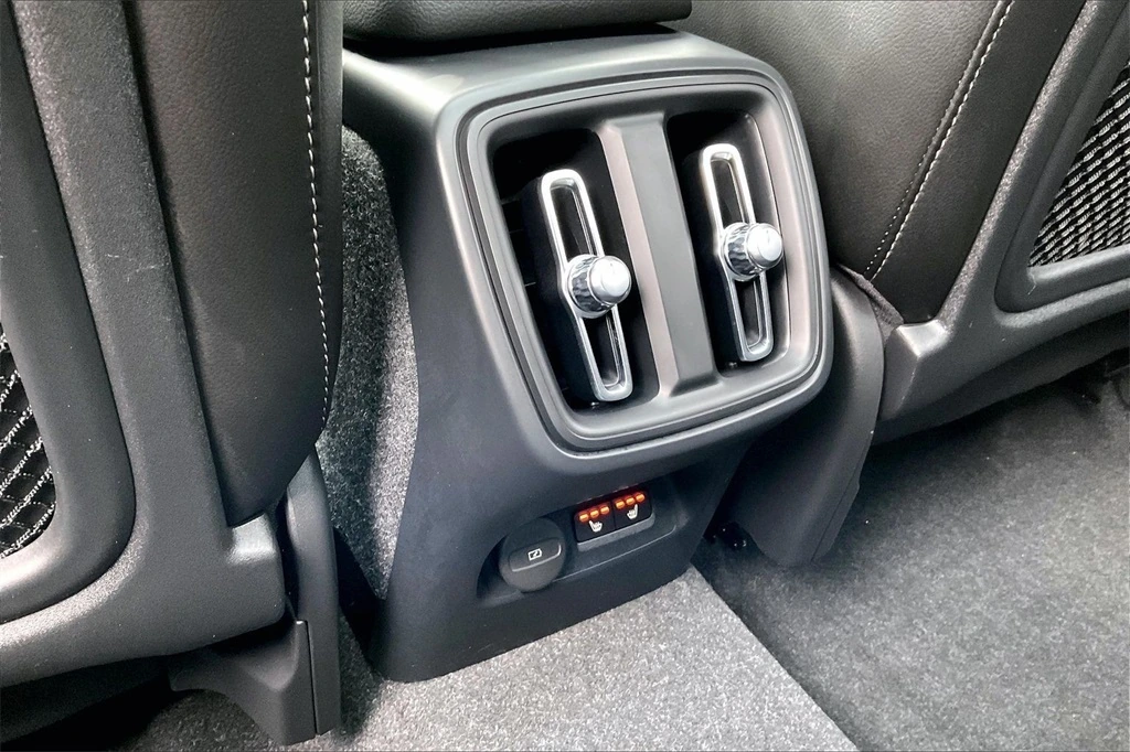 2024 Volvo - image 10